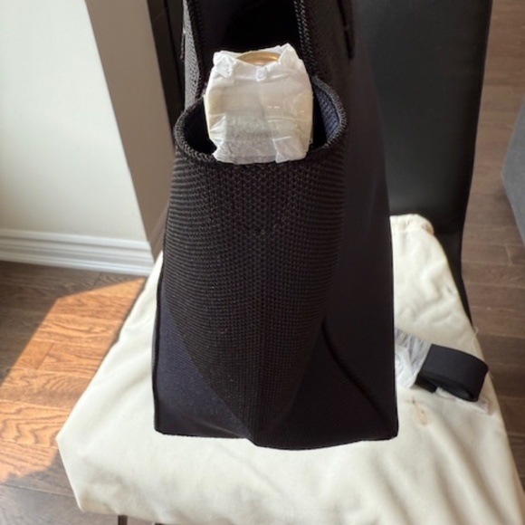 BNWT Rothy's The Handbag in Midnight Navy - Picture 2 of 6